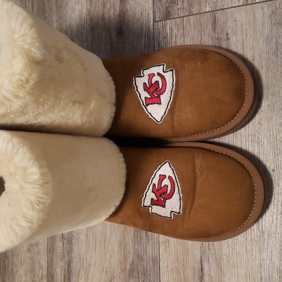 Kansas City Chiefs Womens Fur Boots.  UGG inspired; Great Condition sz 10 - Picture 2 of 5